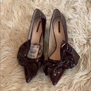 NWT dramatic burgundy patent shoes Zara